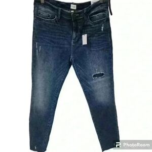 P5035 sneak peek nwt mid rise medium wash raw hem size 13rise- 9.5ininseam-27